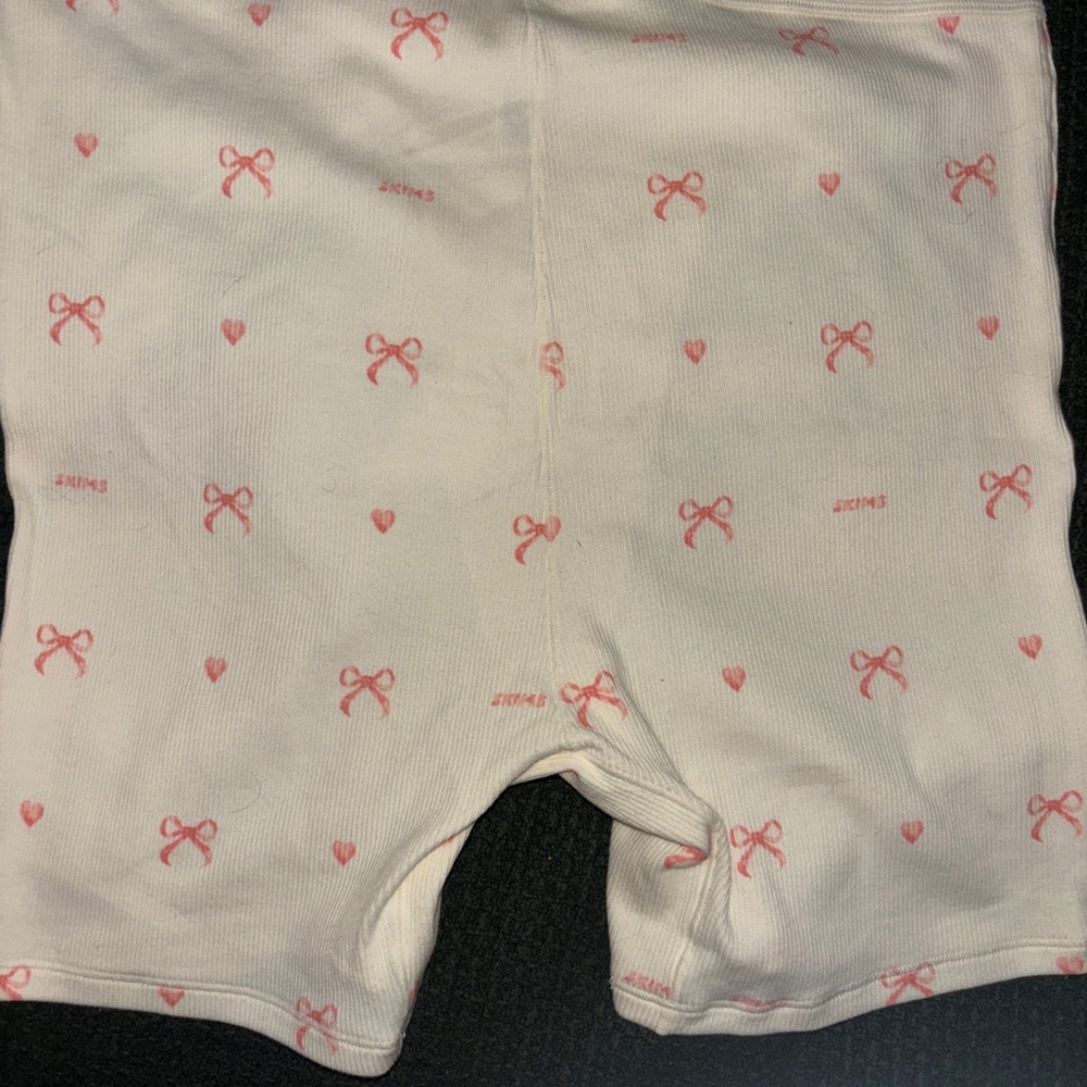 SKIMS COTTON RIBBED BOXER (women’s) Bow print - size large - new w/o tags RARE - Picture 3 of 3